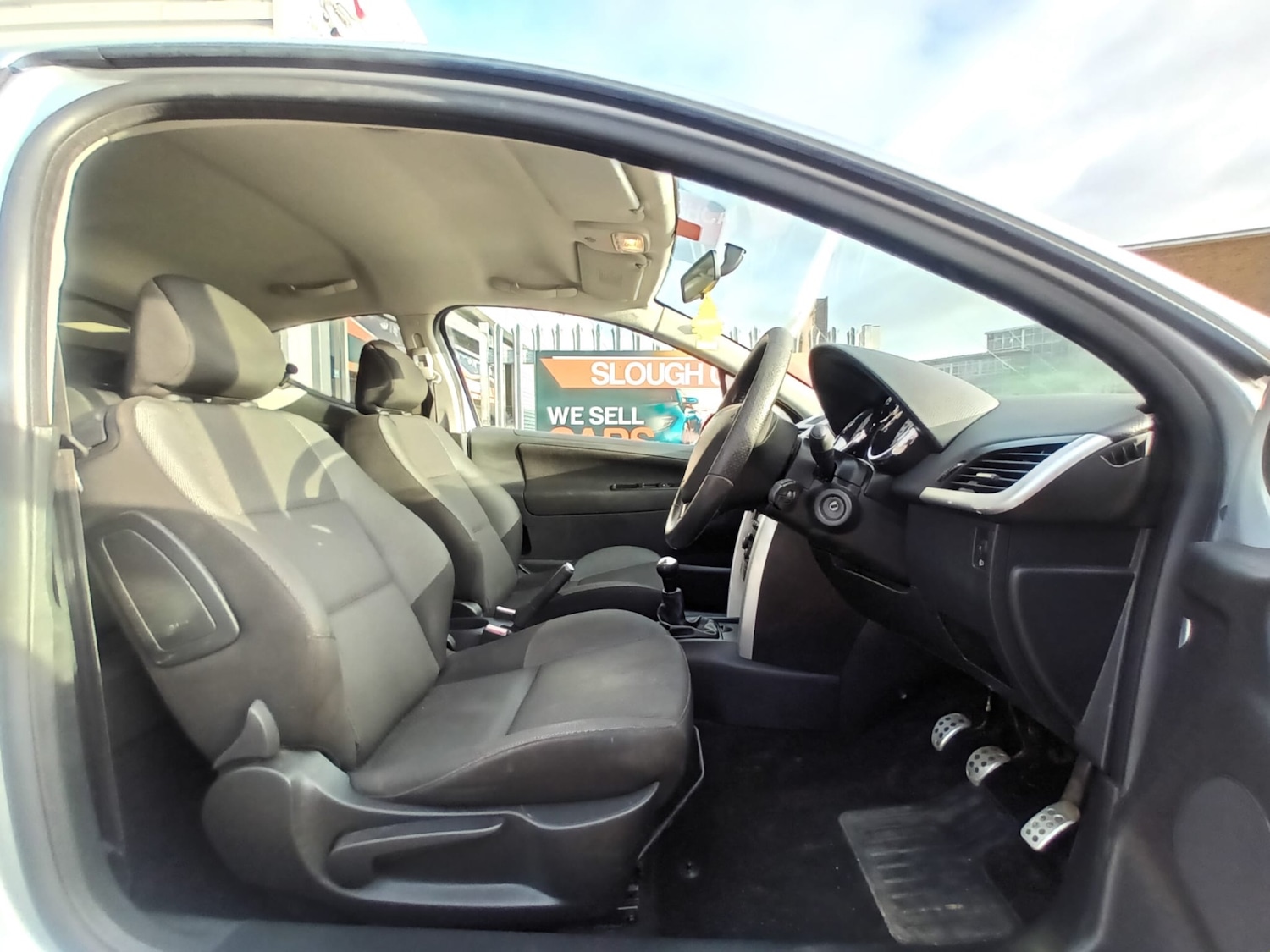 Used Peugeot 207 2011 for sale - 76718829: Photo 6