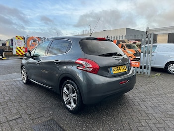 Used Peugeot 208 2014 for sale - 77167856: Photo