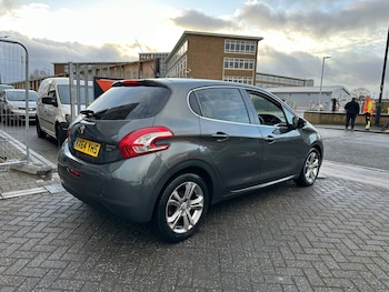 Used Peugeot 208 2014 for sale - 77167856: Photo