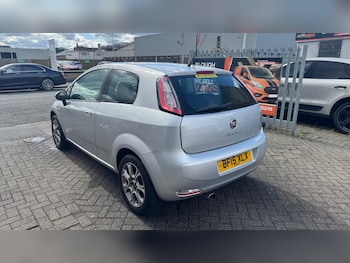 Used Fiat Punto 2015 for sale - 75807322: Photo