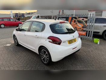 Used Peugeot 208 2016 for sale - 76134350: Photo 3