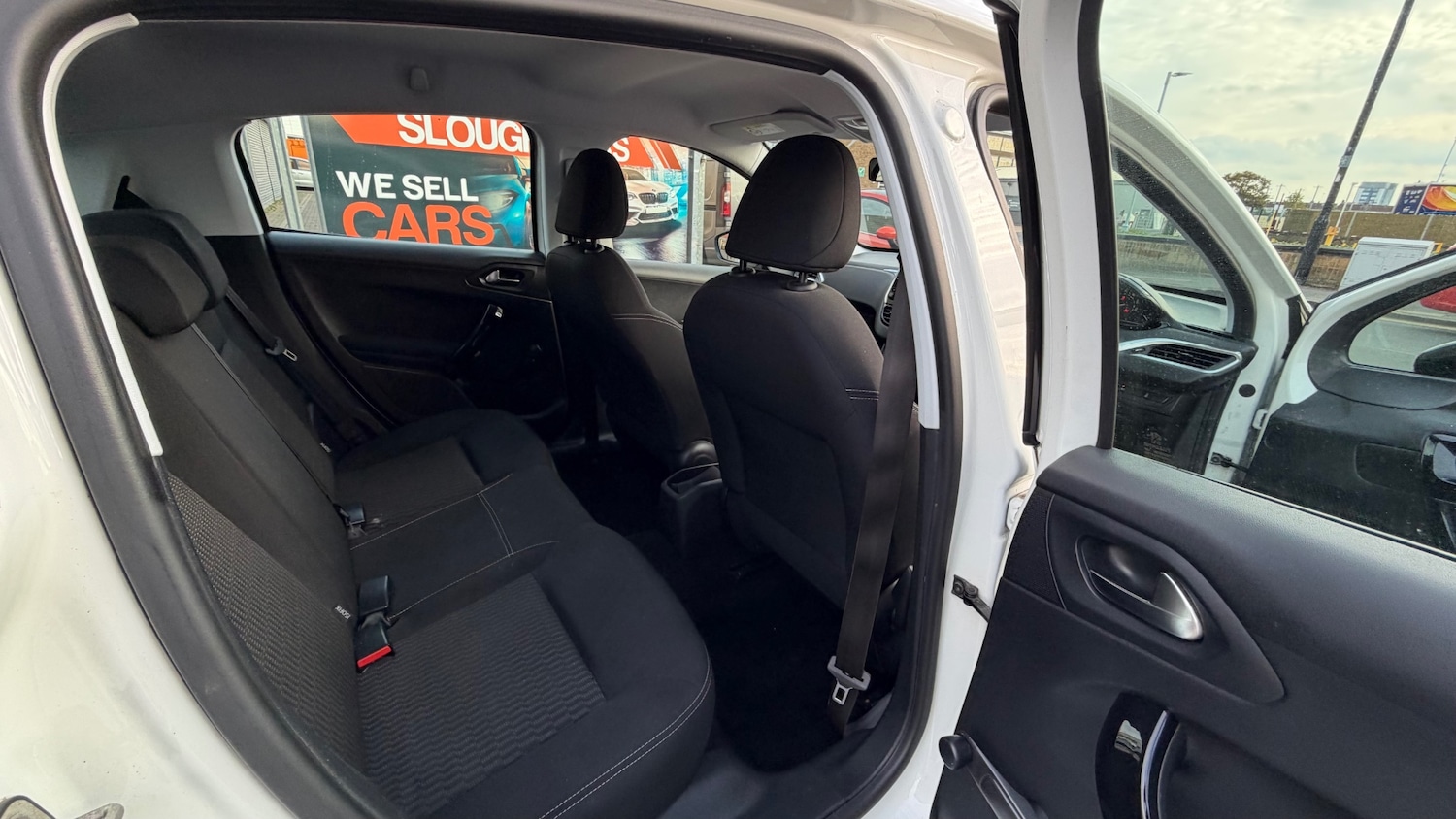 Used Peugeot 208 2016 for sale - 76134350: Photo 5