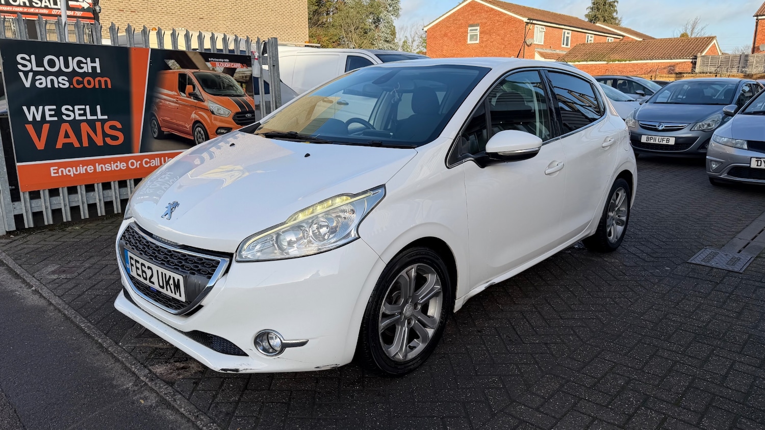 Used Peugeot 208 2012 for sale - 76892381: Photo 2