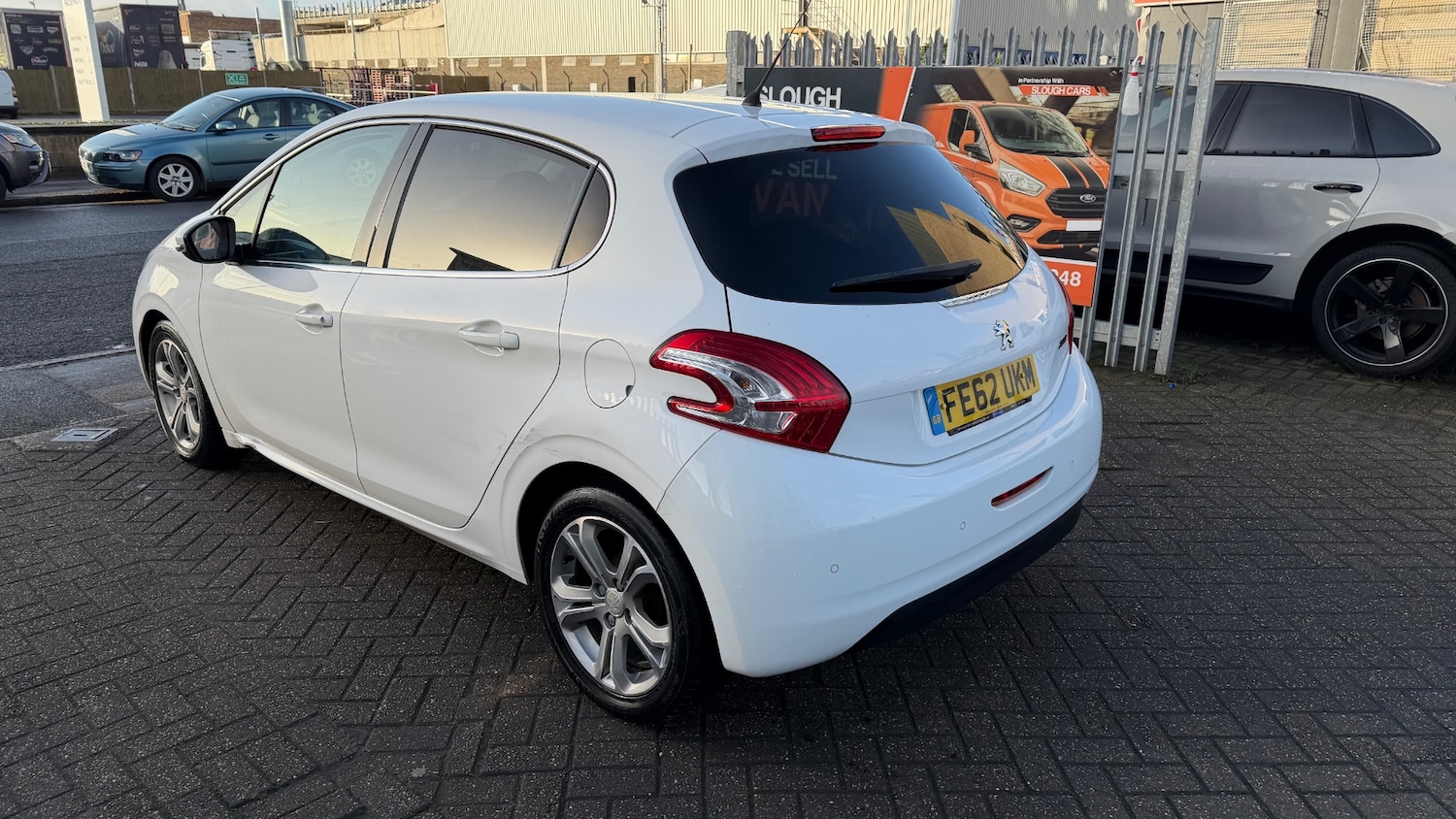 Used Peugeot 208 2012 for sale - 76892381: Photo 3