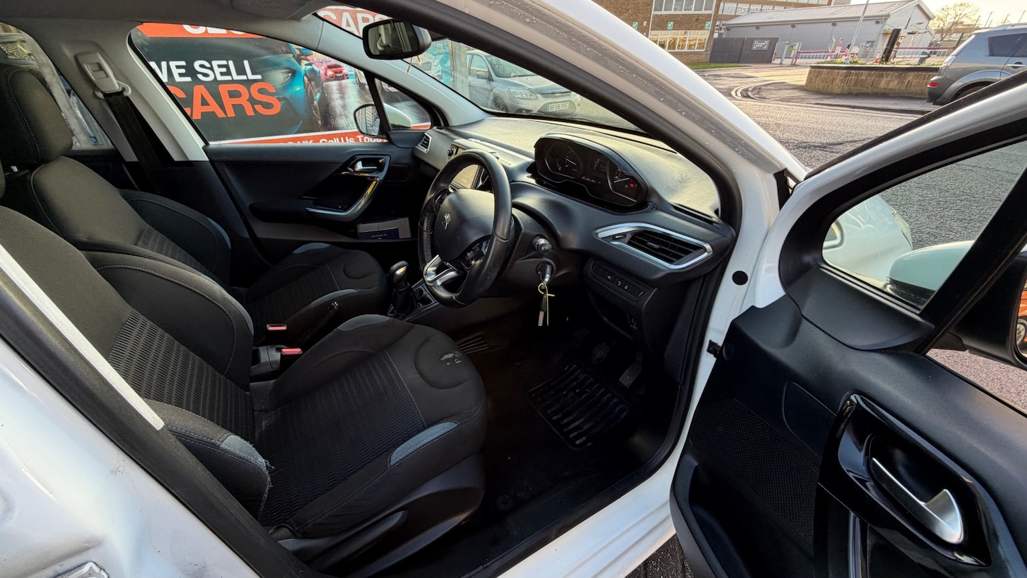 Used Peugeot 208 2012 for sale - 76892381: Photo 6