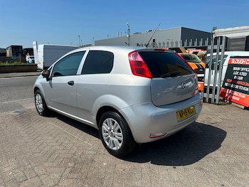Used Fiat Punto 2015 for sale - 78971649: Photo