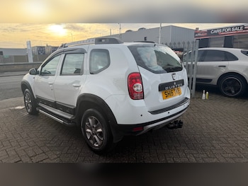 Used Dacia Duster 2015 for sale - 76568252: Photo