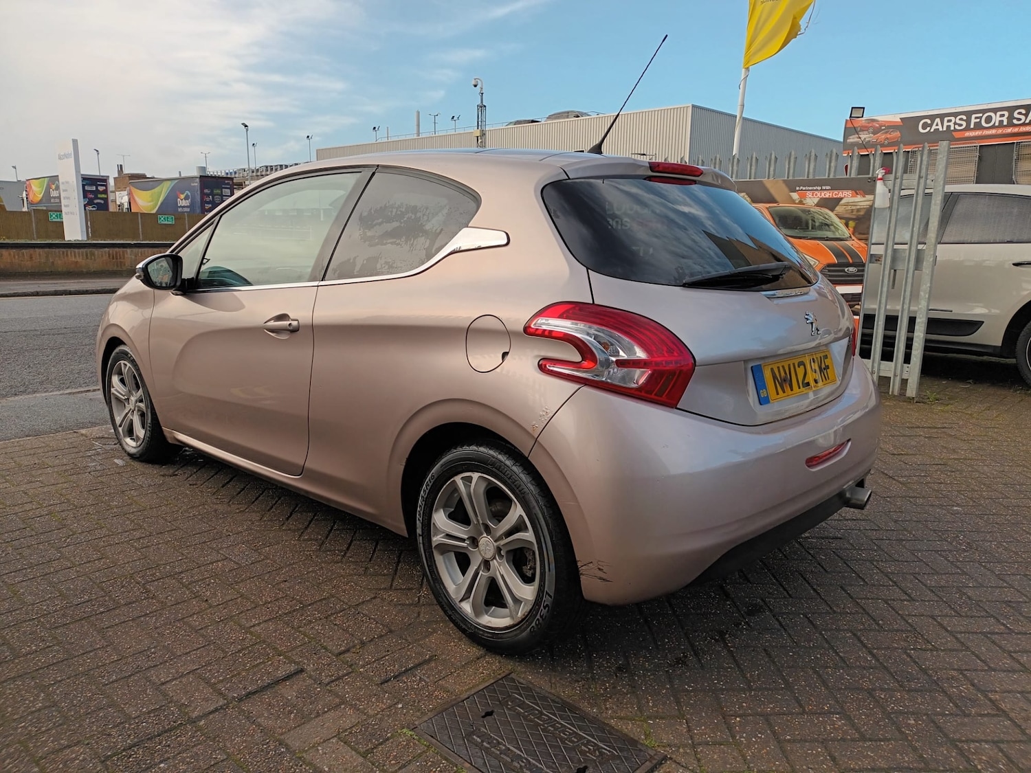 Used Peugeot 208 2012 for sale - 76734642: Photo 3