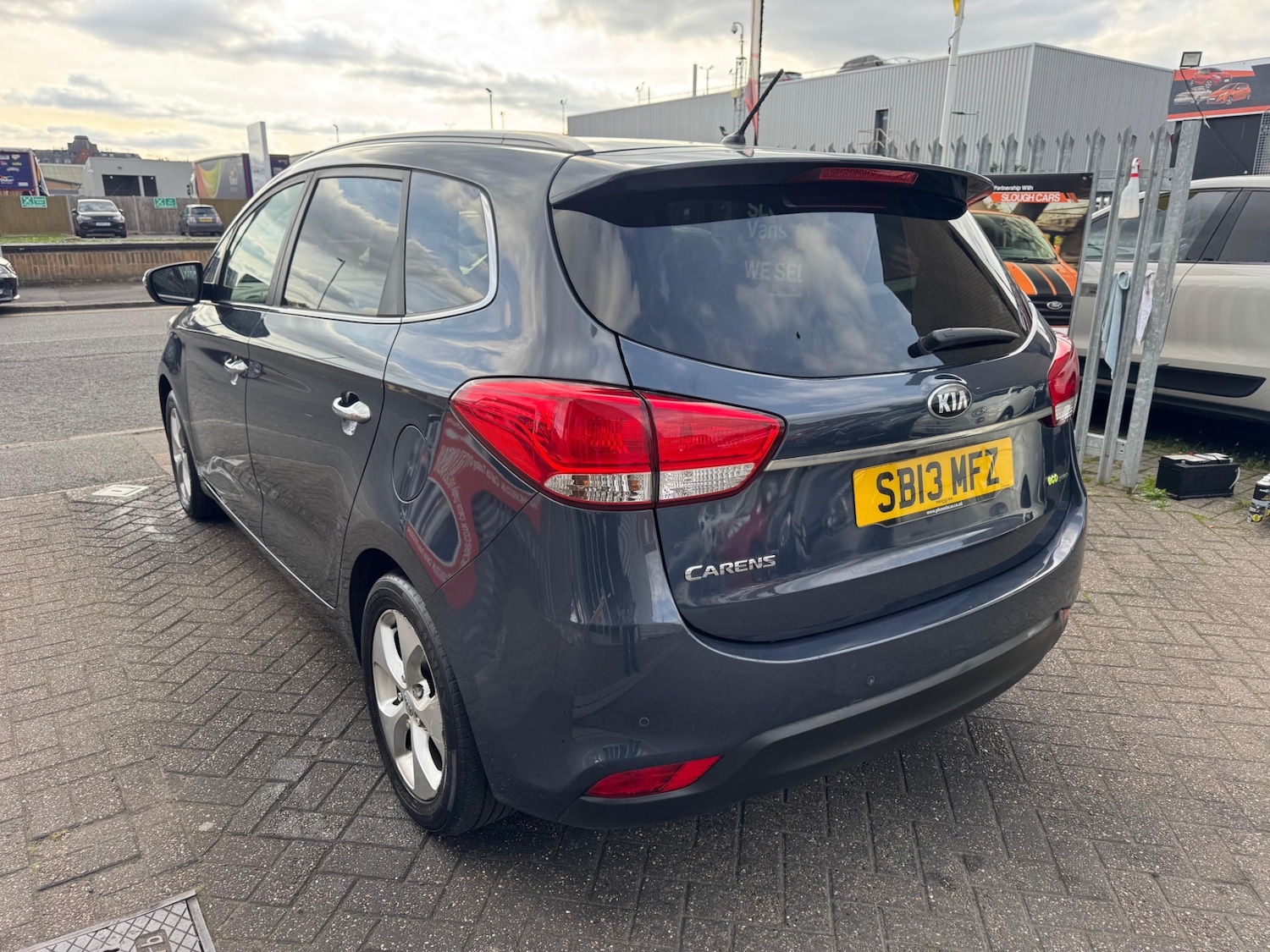 Used Kia Carens 2013 for sale - 76196095: Photo 3