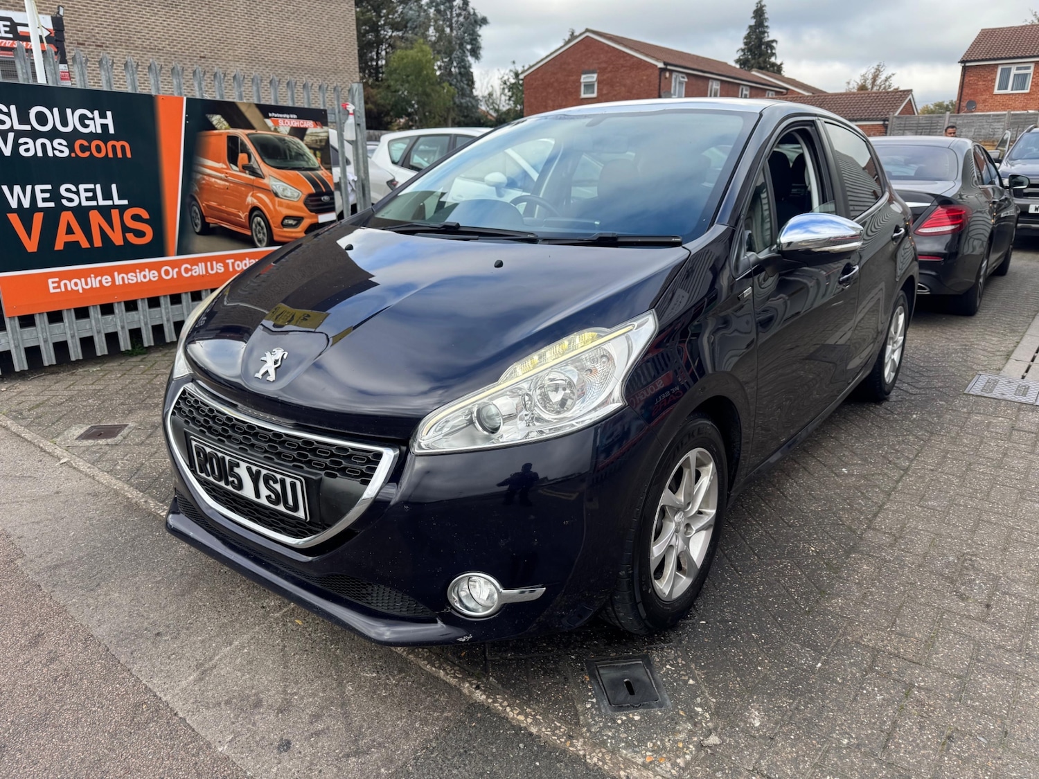 Used Peugeot 208 2015 for sale - 76275187: Photo 2