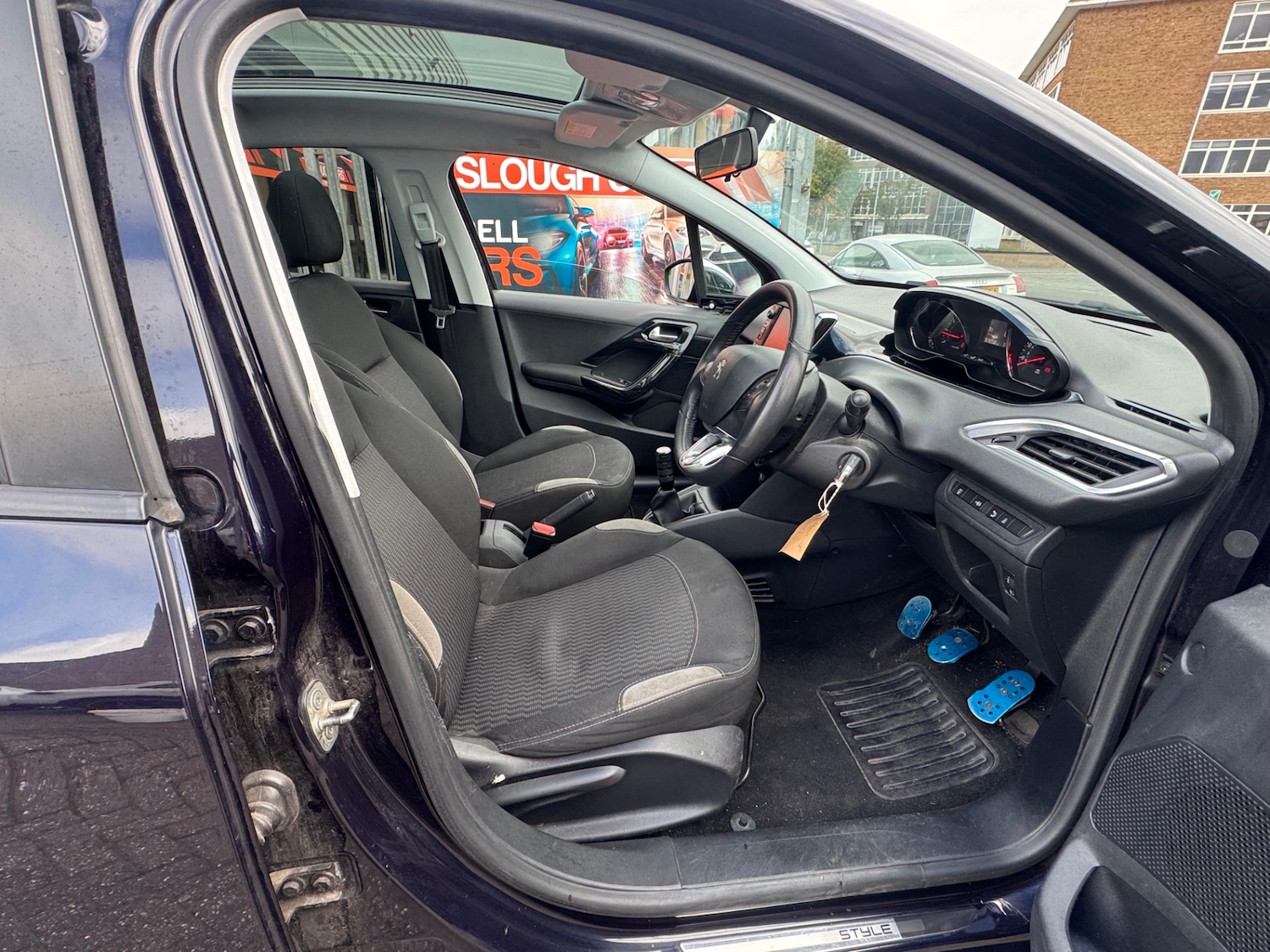 Used Peugeot 208 2015 for sale - 76275187: Photo 6