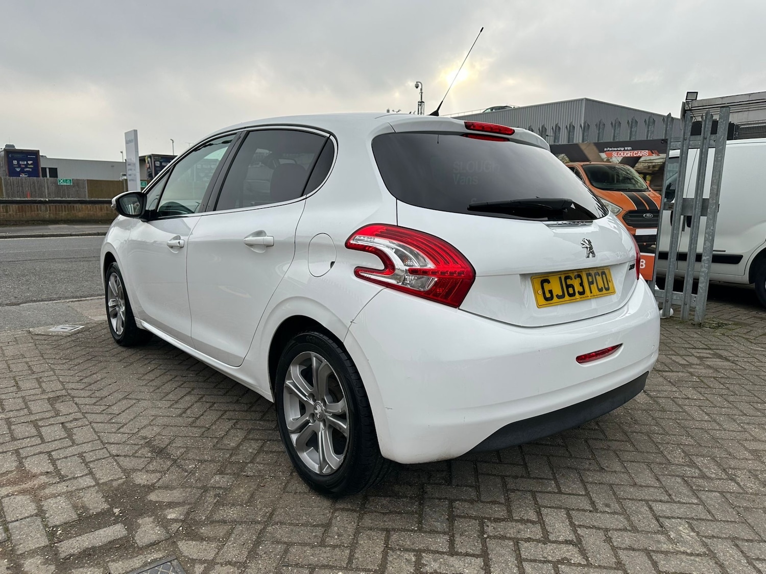 Used Peugeot 208 2013 for sale - 77809937: Photo 3