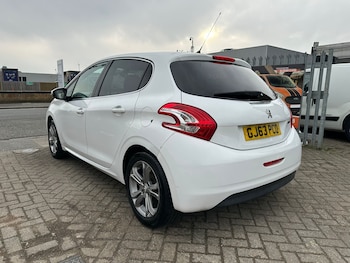 Used Peugeot 208 2013 for sale - 77809937: Photo