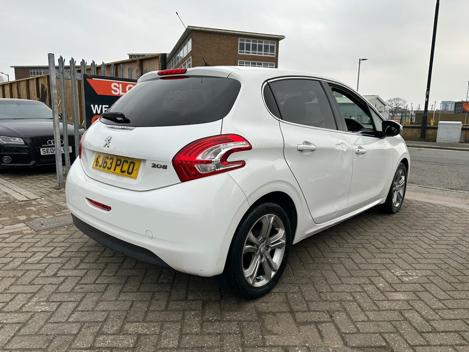 Used Peugeot 208 2013 for sale - 77809937: Photo 4