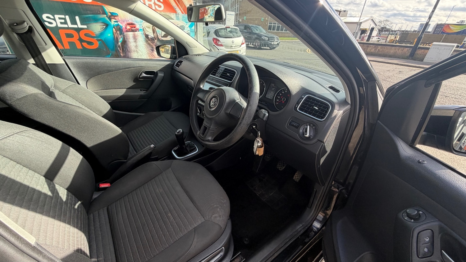 Used Volkswagen Polo 2011 for sale - 77819475: Photo 6