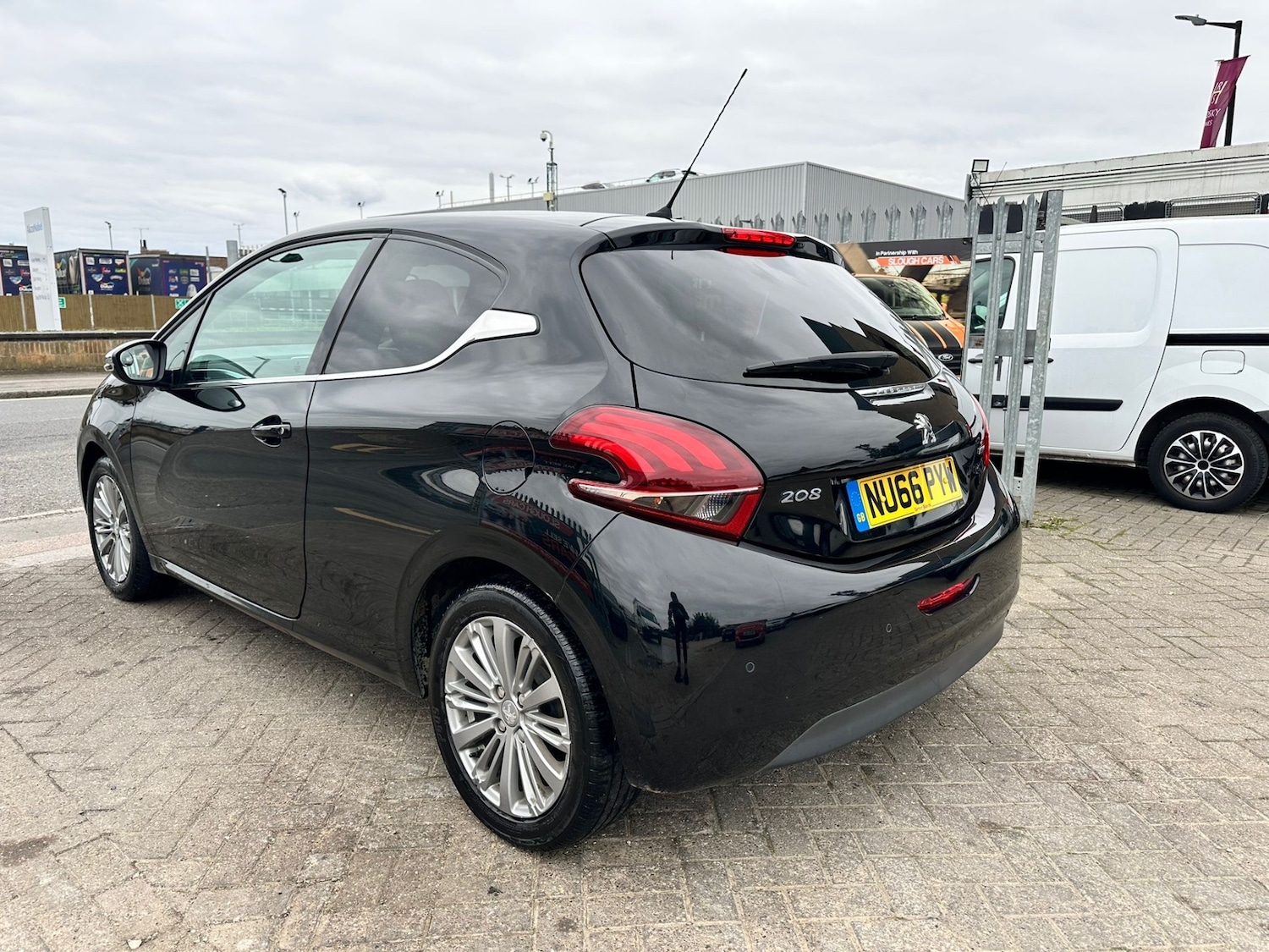 Used Peugeot 208 2016 for sale - 78105737: Photo 3
