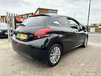 Used Peugeot 208 2016 for sale - 78105737: Photo