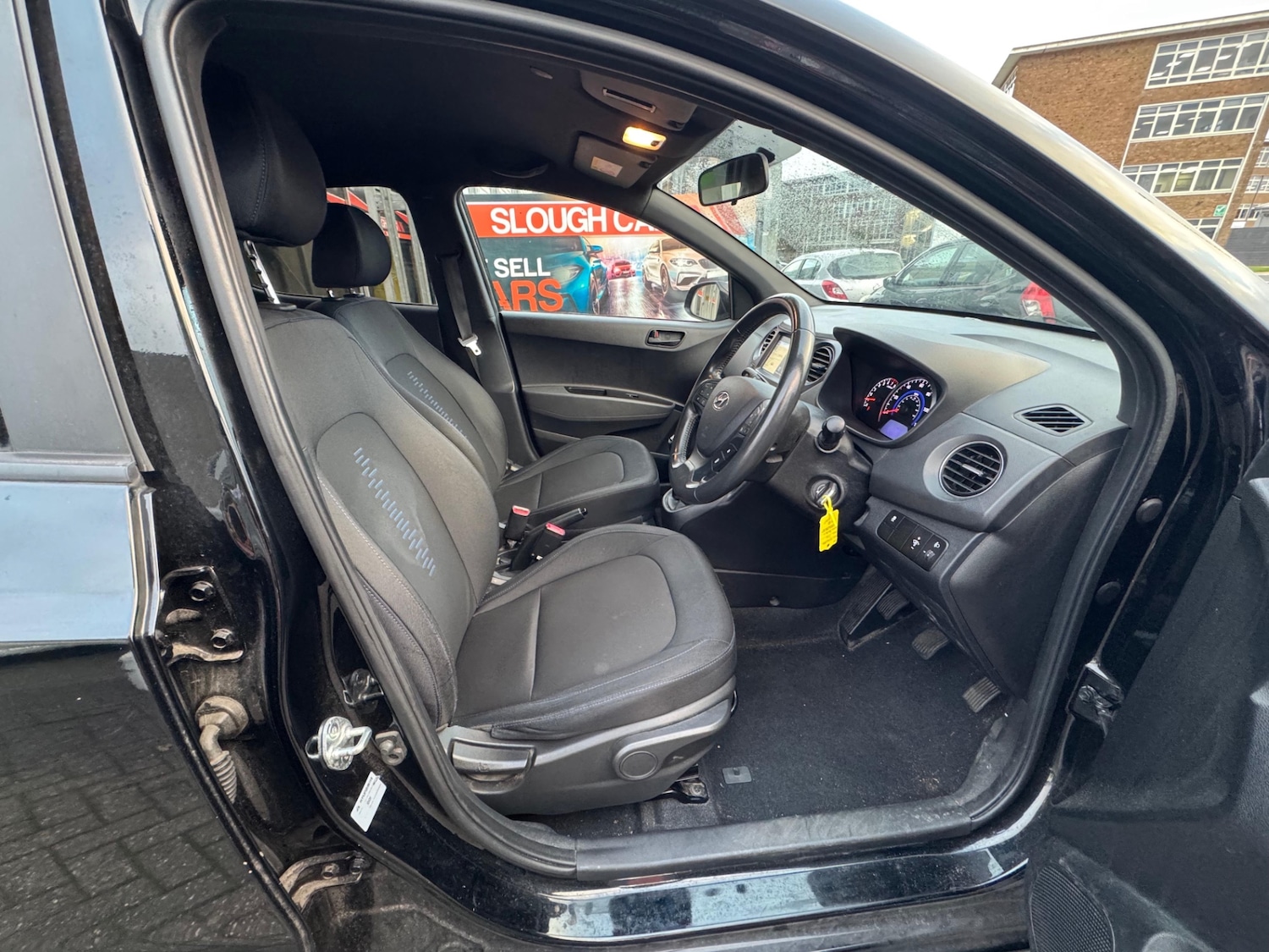 Used Hyundai i10 2018 for sale - 76615724: Photo 6