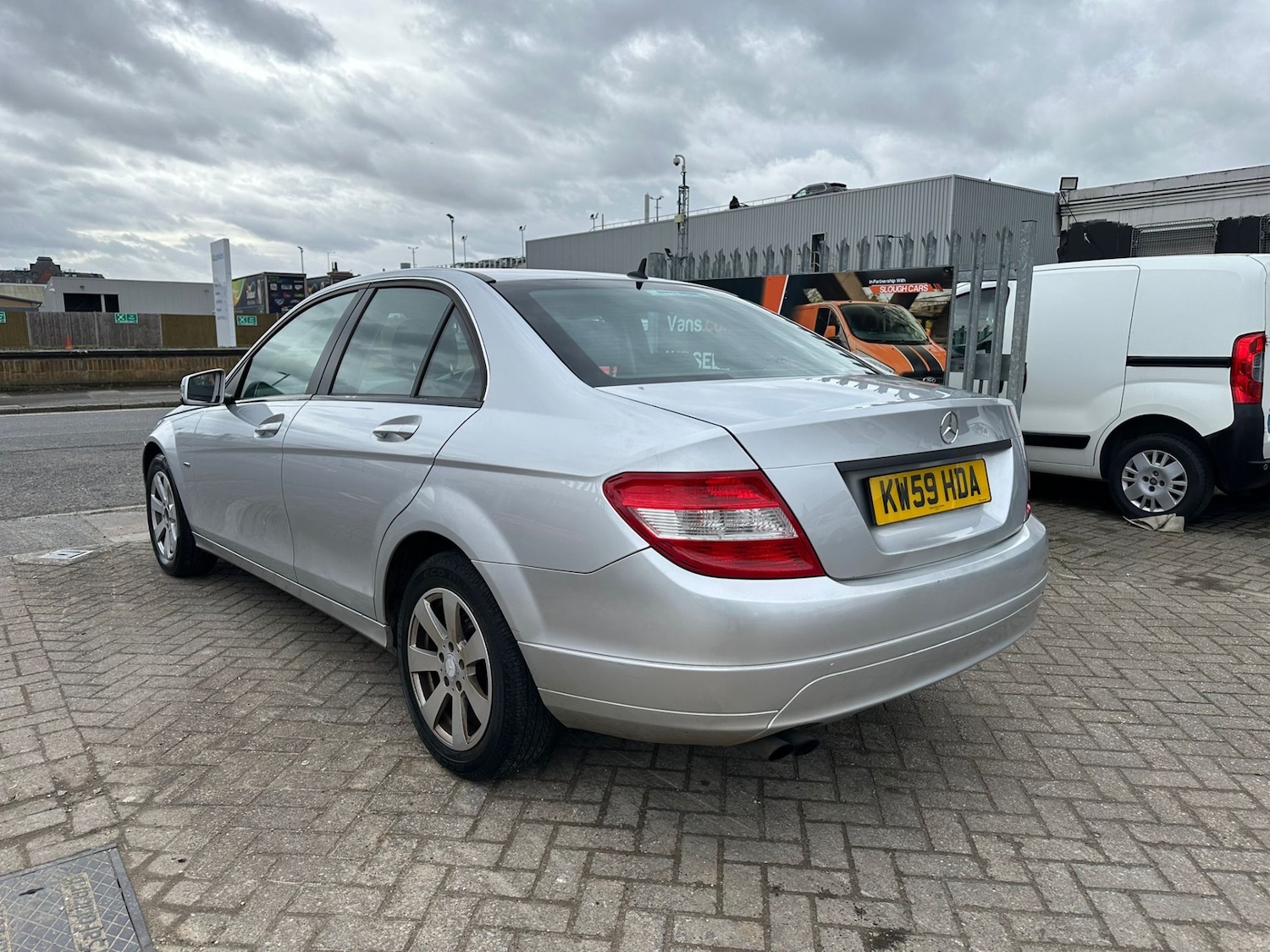 Used Mercedes-Benz C Class 2010 for sale - 77640071: Photo 3