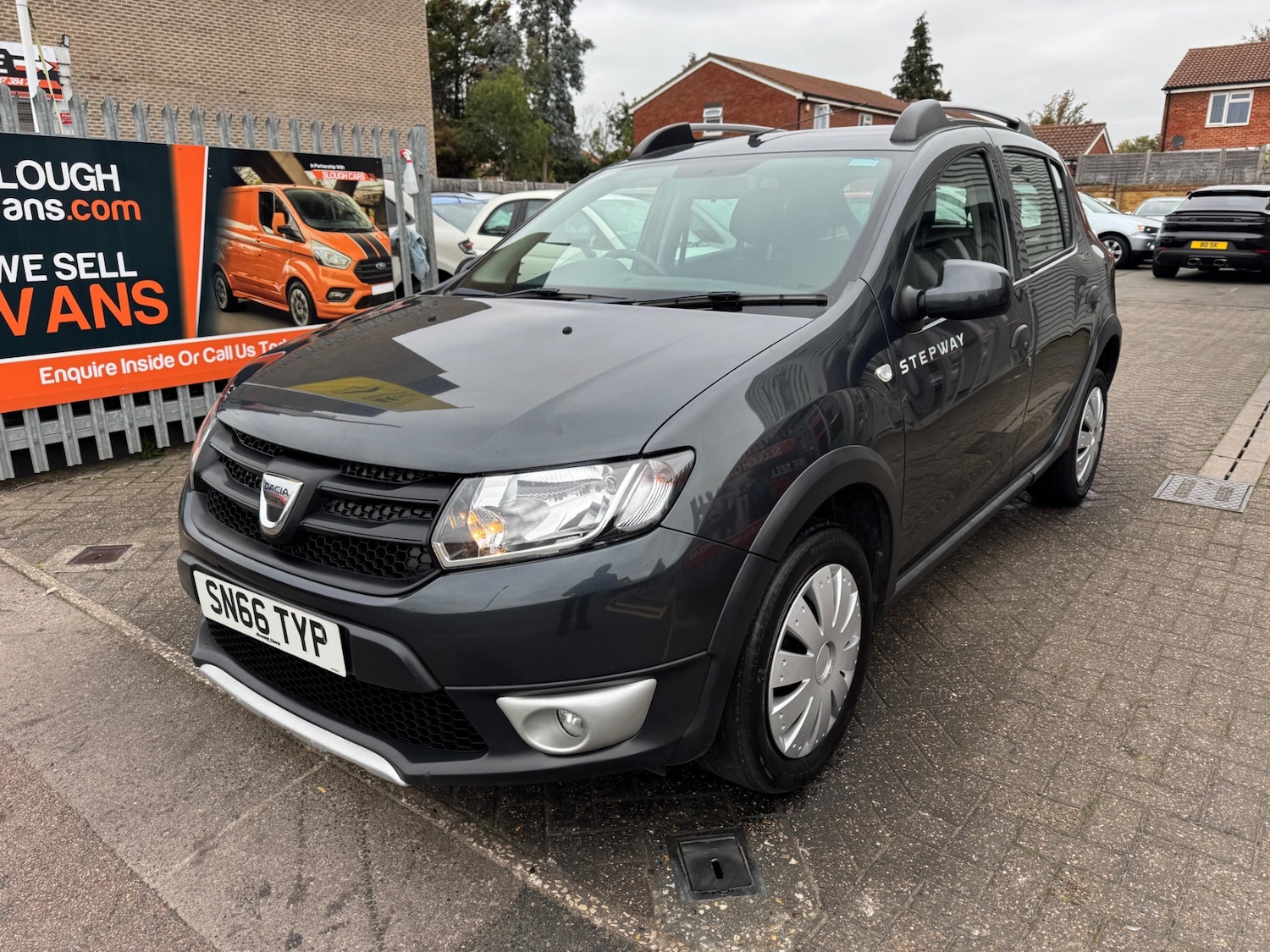 Used Dacia Sandero Stepway 2016 for sale - 76193095: Photo 2