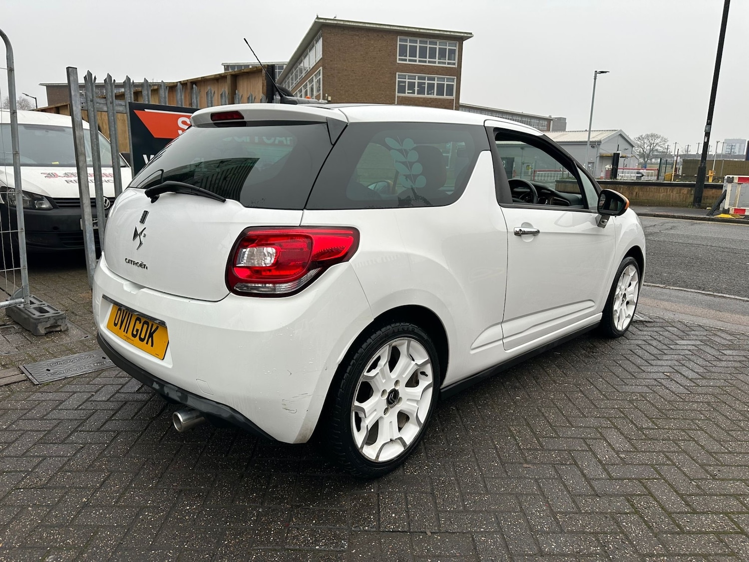 Used Citroen DS3 2011 for sale - 77136910: Photo 4