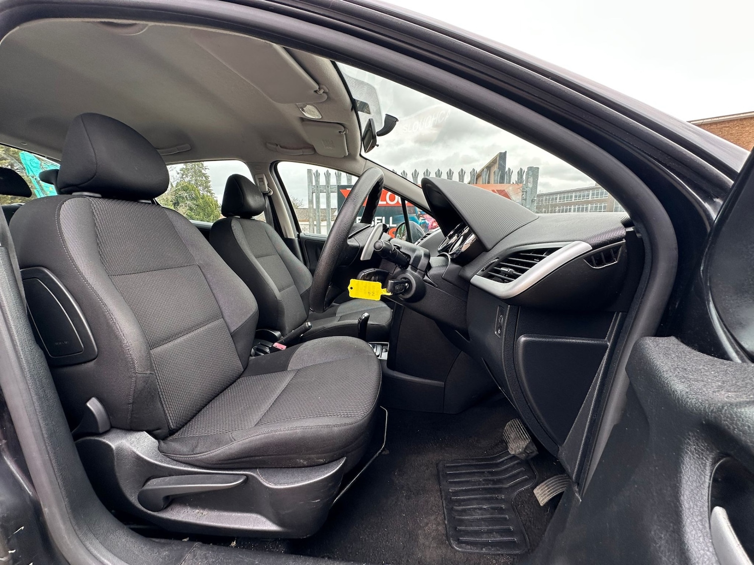 Used Peugeot 207 2010 for sale - 77640052: Photo 6