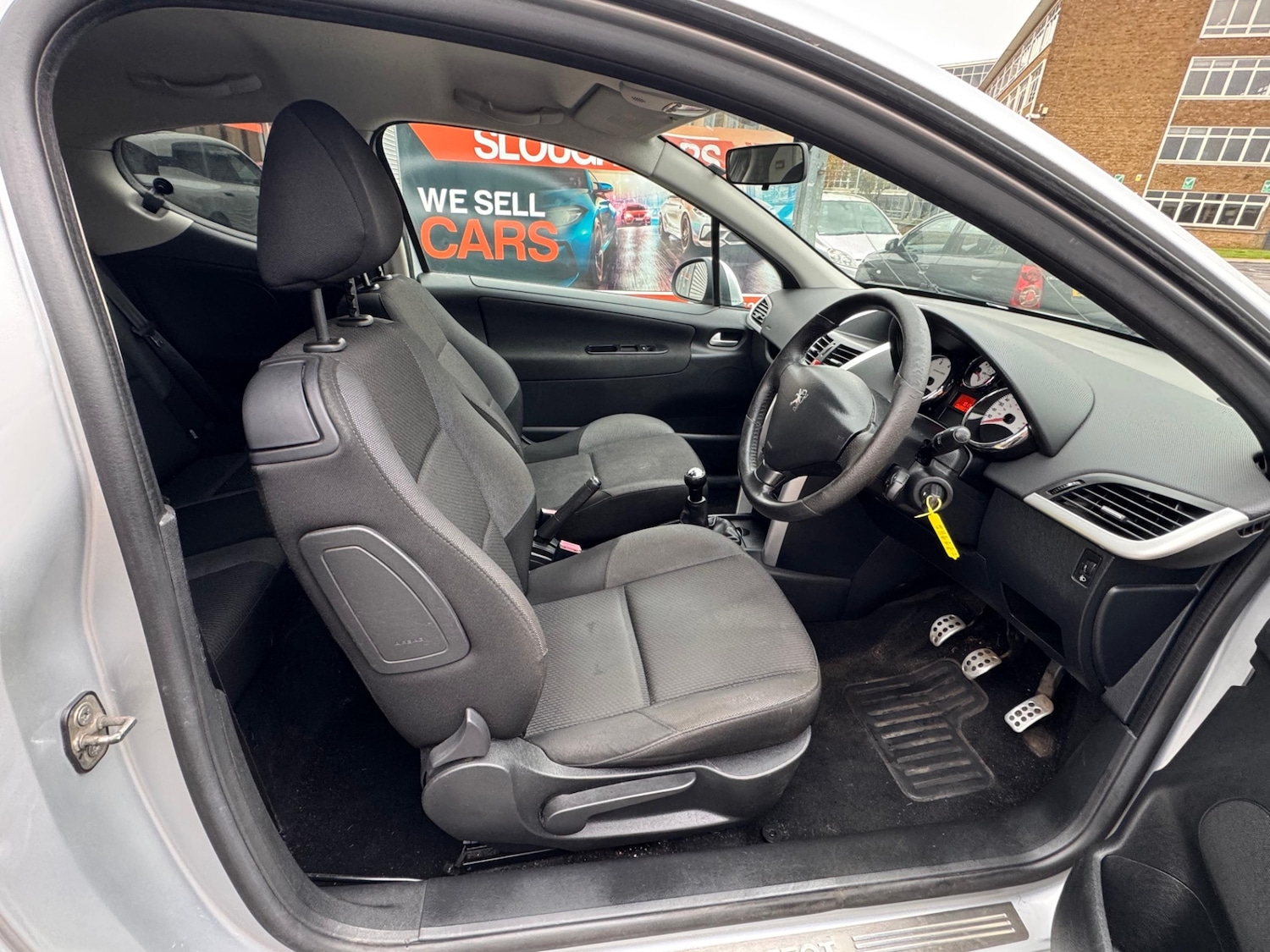 Used Peugeot 207 2011 for sale - 76504633: Photo 6