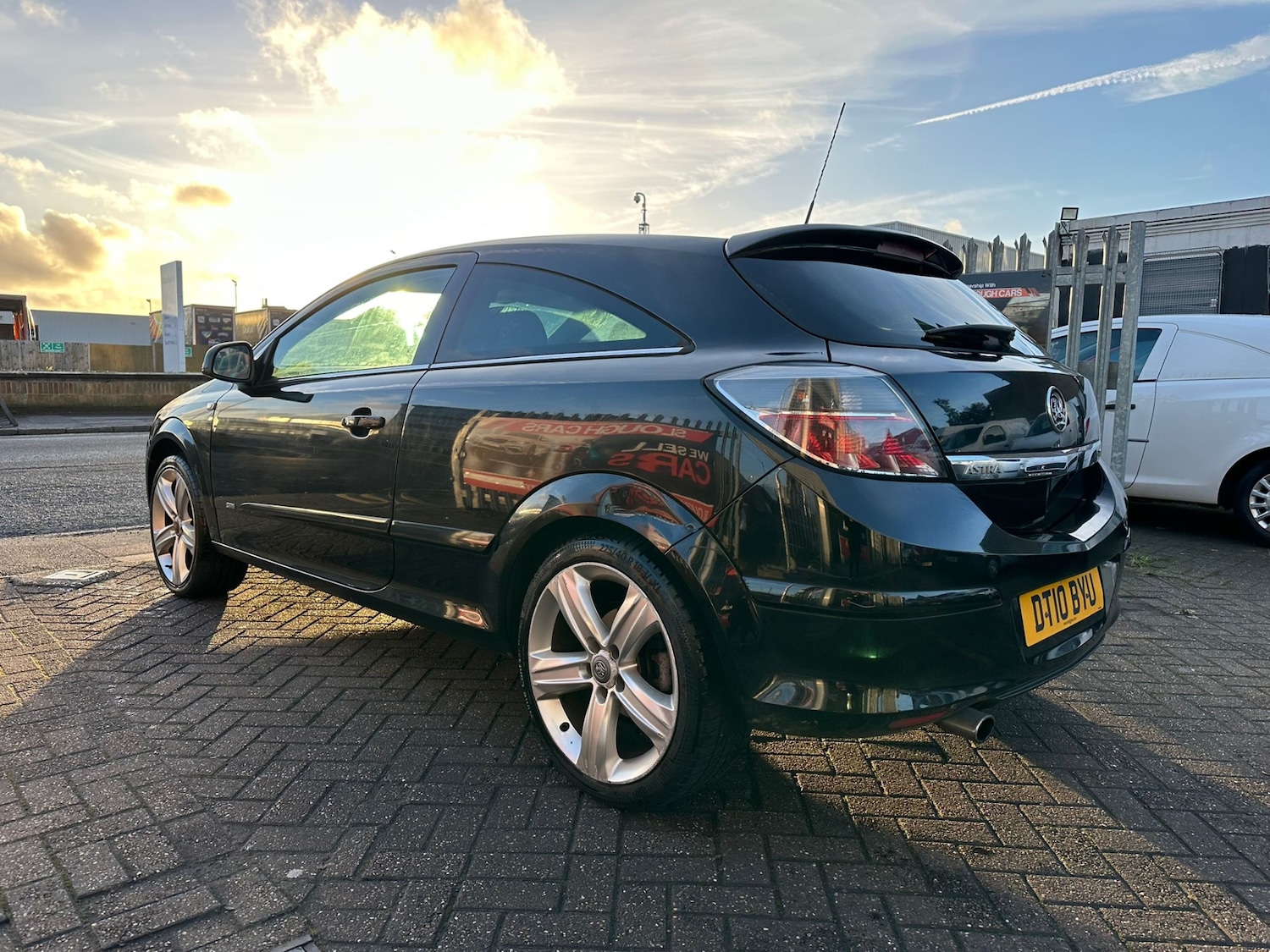 Used Vauxhall Astra 2010 for sale - 77224895: Photo 3