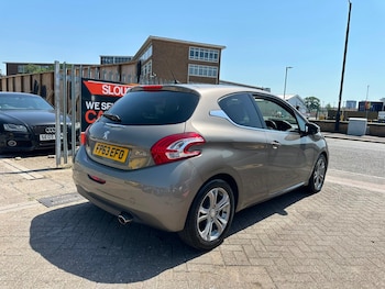 Used Peugeot 208 2013 for sale - 79011014: Photo