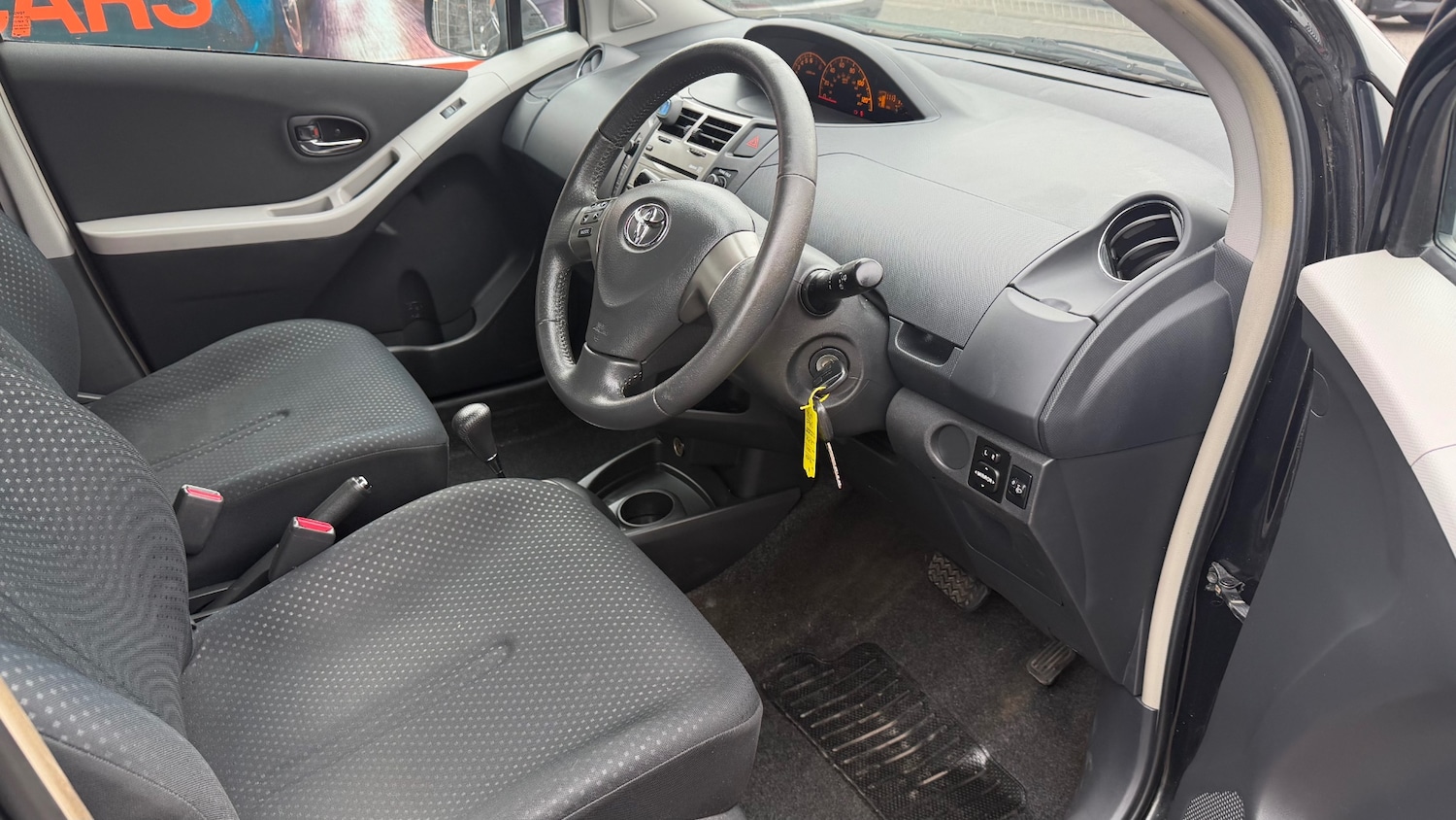 Used Toyota Yaris 2010 for sale - 77323877: Photo 5