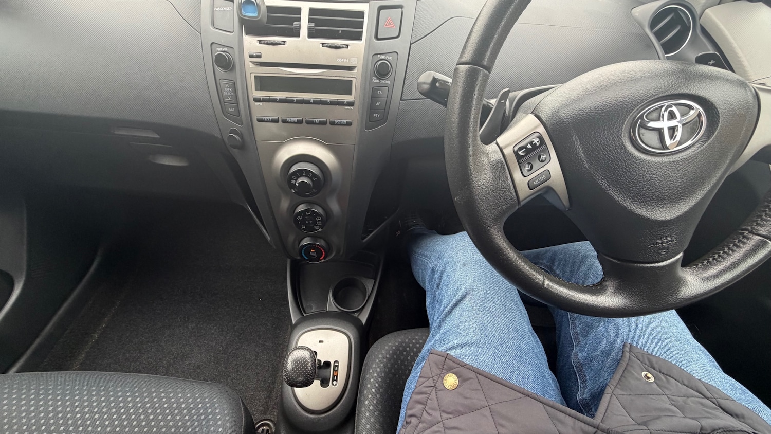 Used Toyota Yaris 2010 for sale - 77323877: Photo 6