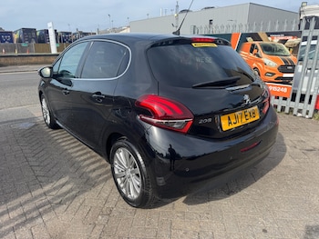Used Peugeot 208 2017 for sale - 79030239: Photo