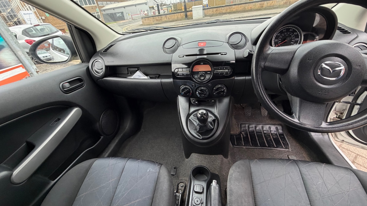 Used Mazda Mazda2 2012 for sale - 77640319: Photo 7