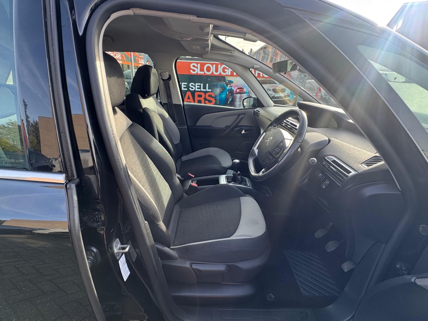 Used Citroen C4 Picasso 2015 for sale - 76412114: Photo 6