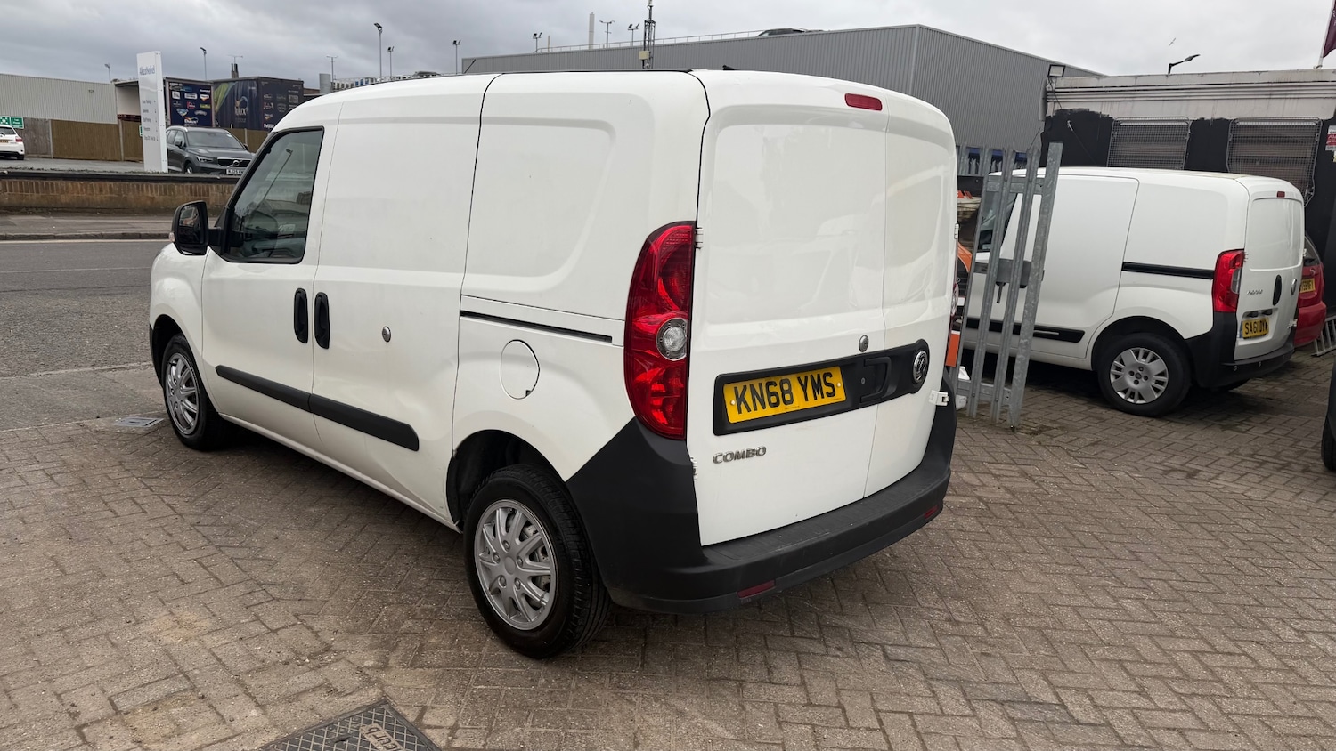 Used Vauxhall Combo 2018 for sale - 77677423: Photo 3