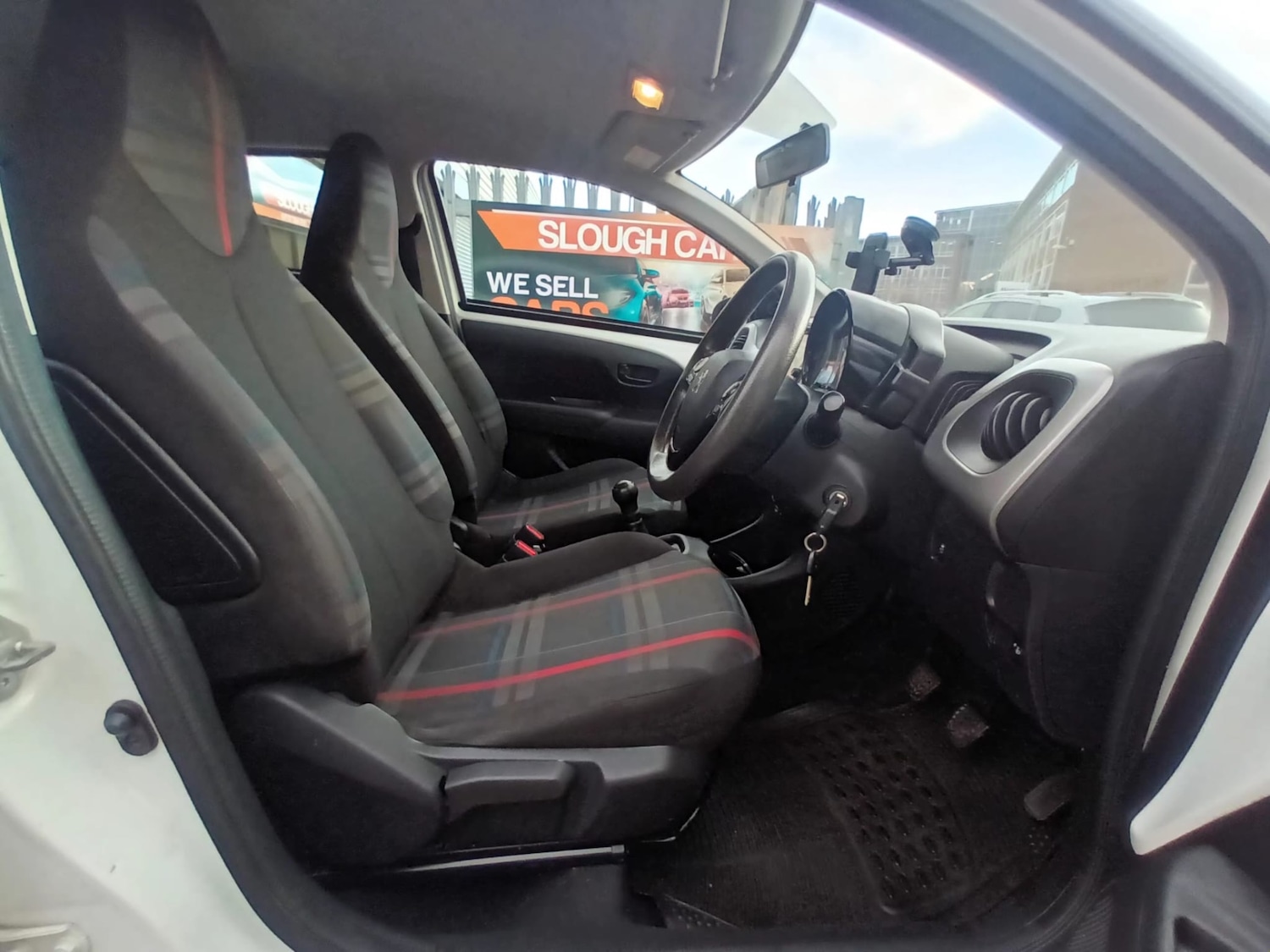 Used Peugeot 108 2015 for sale - 76738494: Photo 6