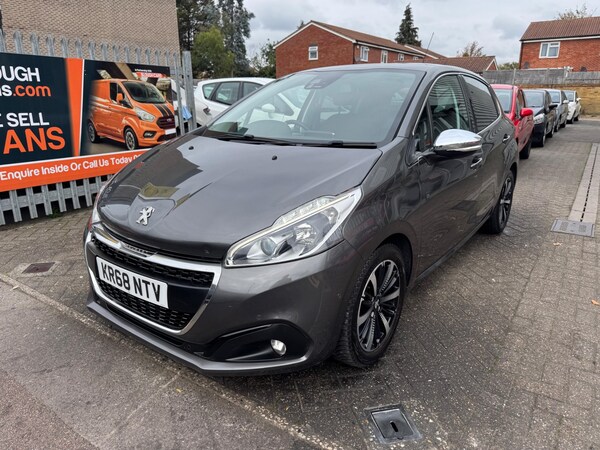 Used Peugeot 208 2018 for sale - 76297784: Photo 2