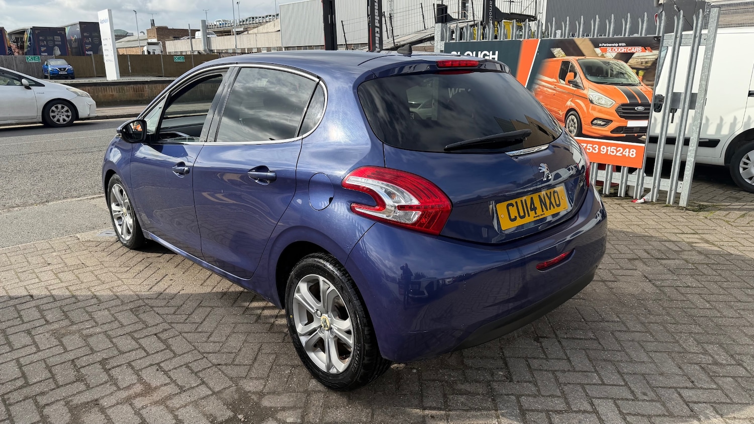 Used Peugeot 208 2014 for sale - 77812949: Photo 3