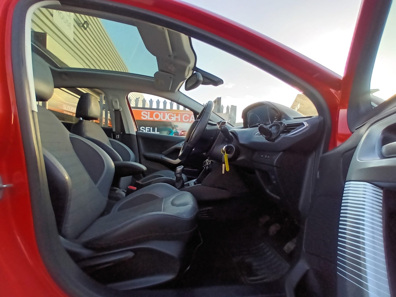 Used Peugeot 208 2015 for sale - 76693153: Photo 6