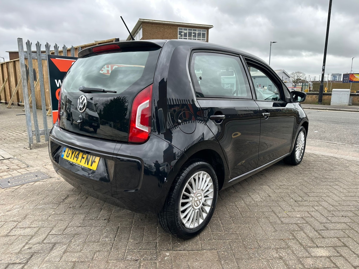 Used Volkswagen up! 2014 for sale - 77679179: Photo 4