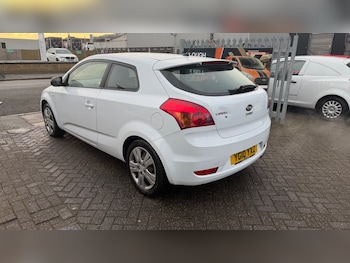 Used Kia Pro Ceed 2010 for sale - 77114427: Photo