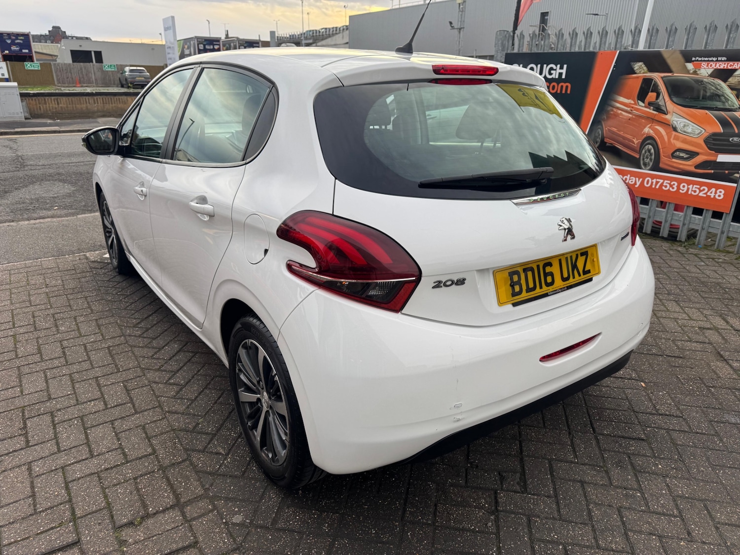 Used Peugeot 208 2016 for sale - 76418435: Photo 3