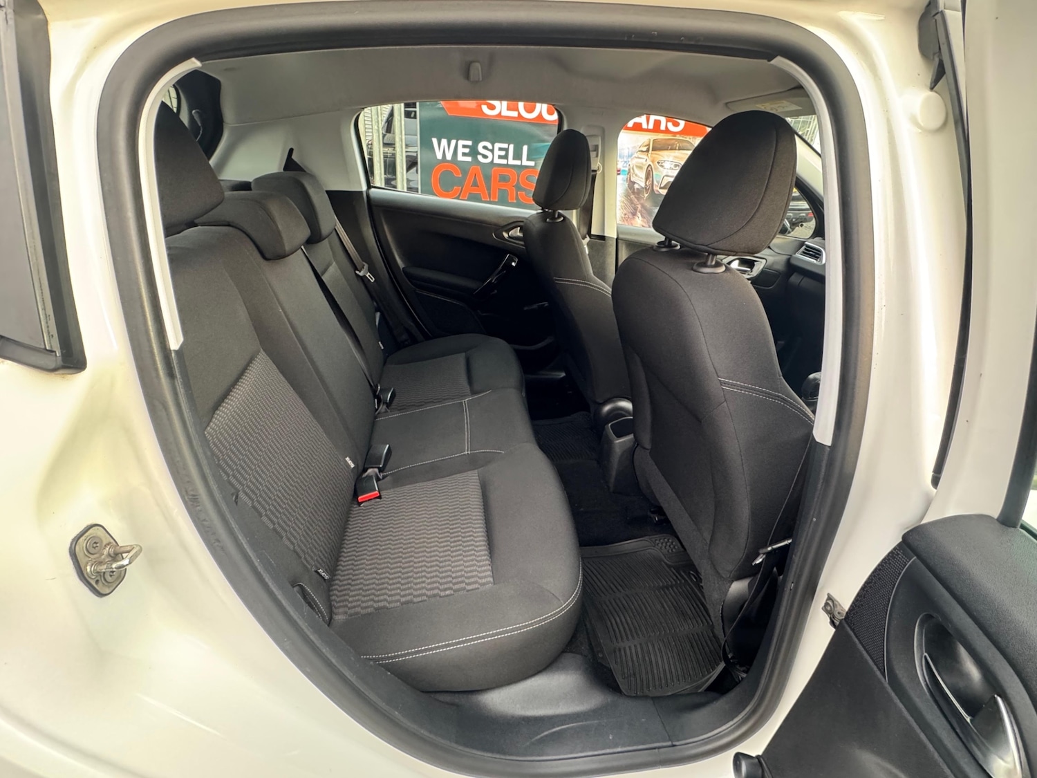 Used Peugeot 208 2016 for sale - 76418435: Photo 5