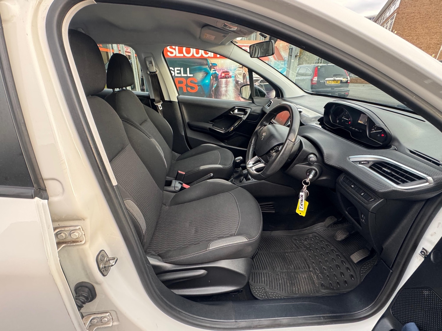 Used Peugeot 208 2016 for sale - 76418435: Photo 6