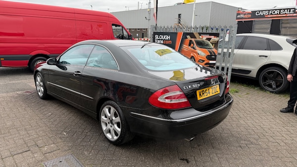 Used Mercedes-Benz CLK 2005 for sale - 76262631: Photo 3