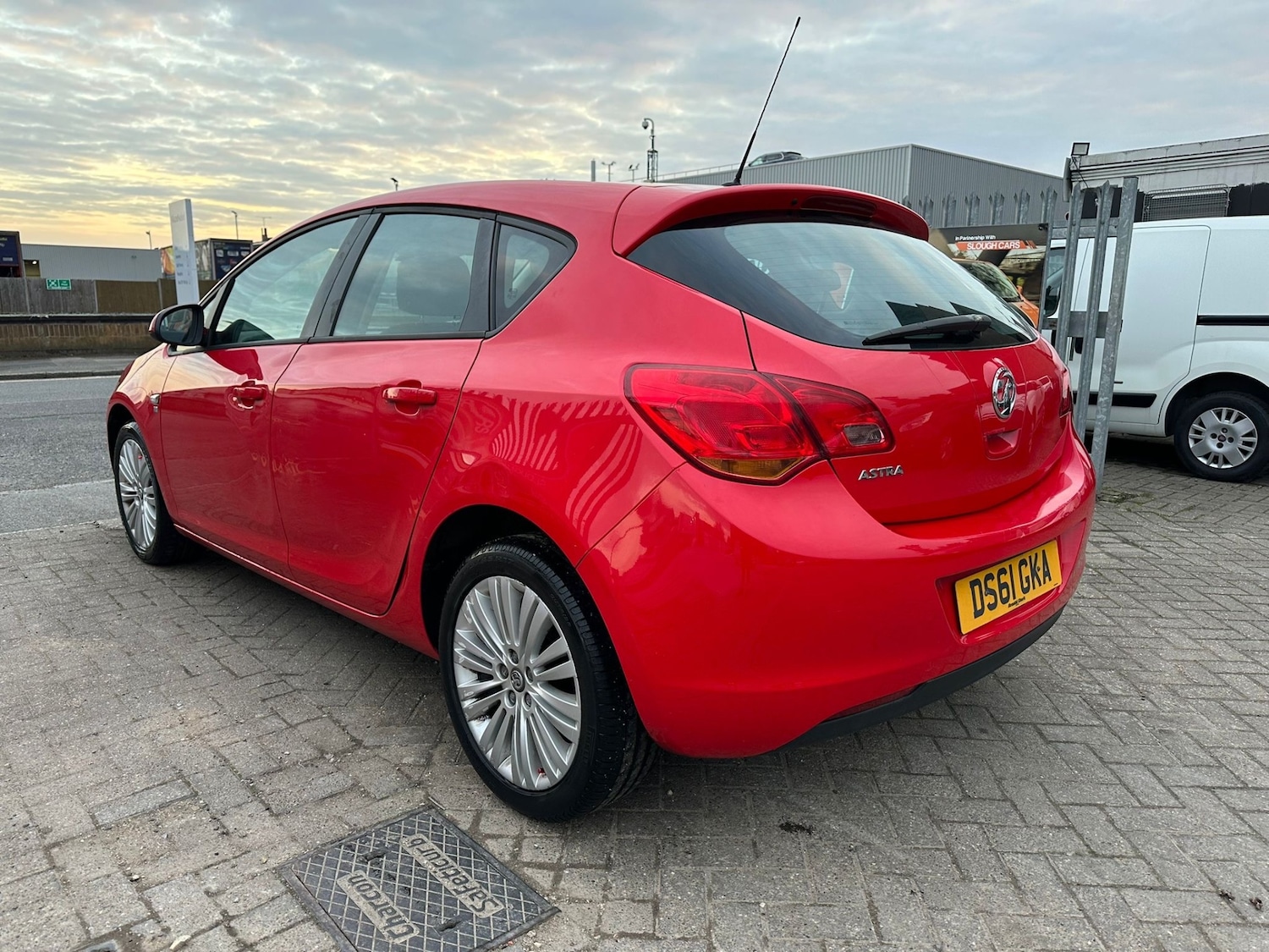 Used Vauxhall Astra 2011 for sale - 77742467: Photo 3