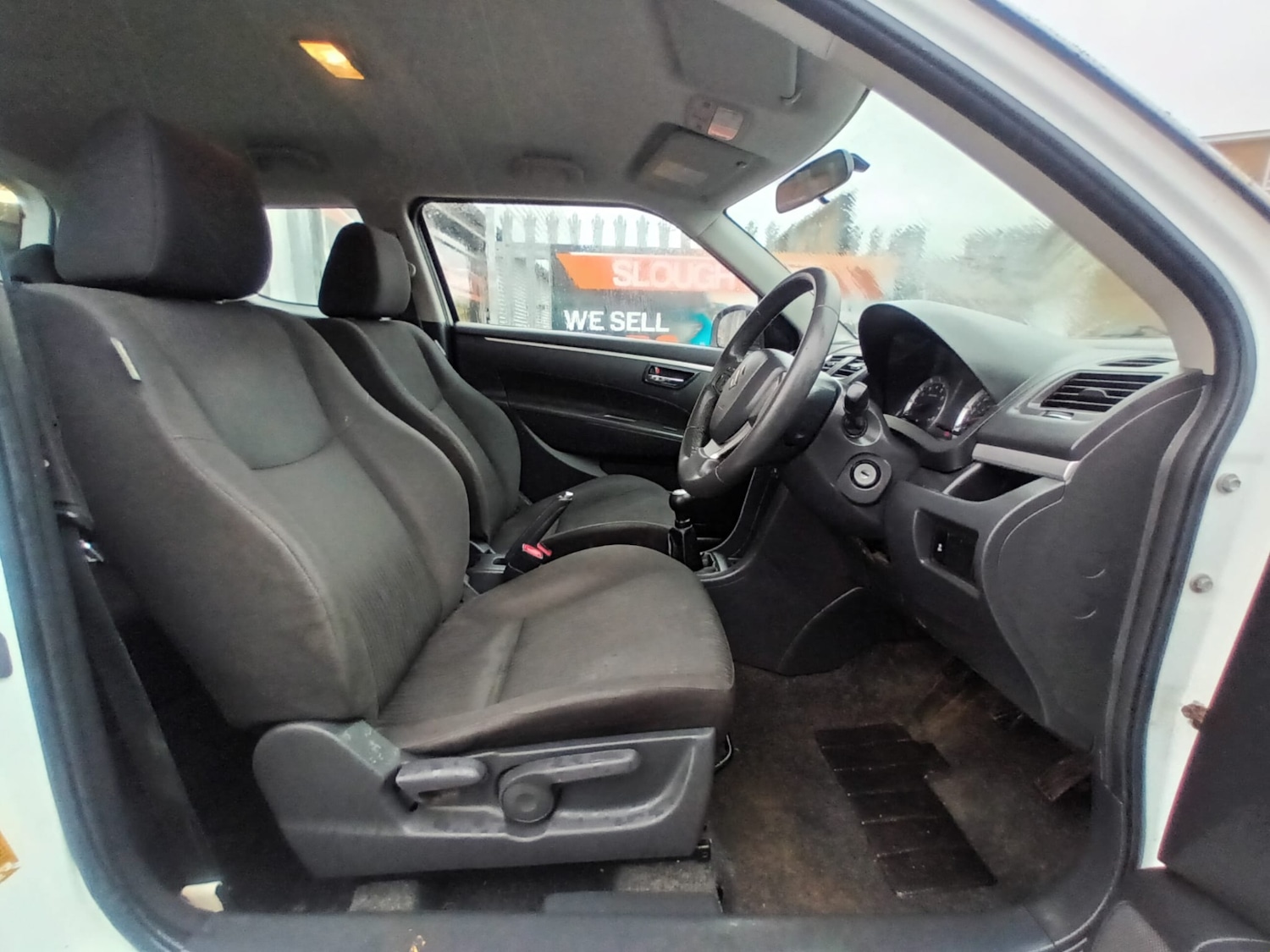 Used Suzuki Swift 2012 for sale - 76668368: Photo 6