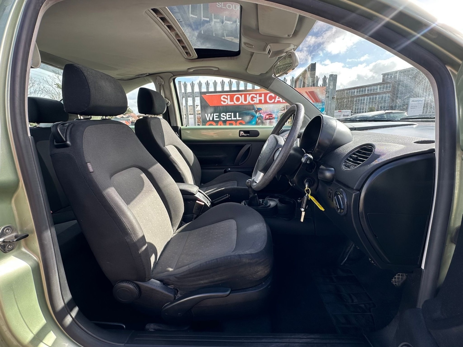 Used Volkswagen Beetle 2006 for sale - 77832054: Photo 6