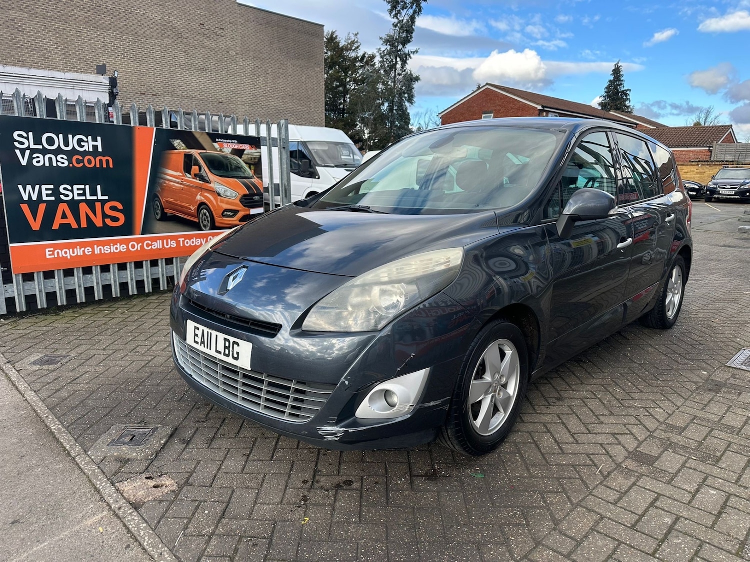 Used Renault Grand Scenic 2011 for sale - 77432804: Photo 2
