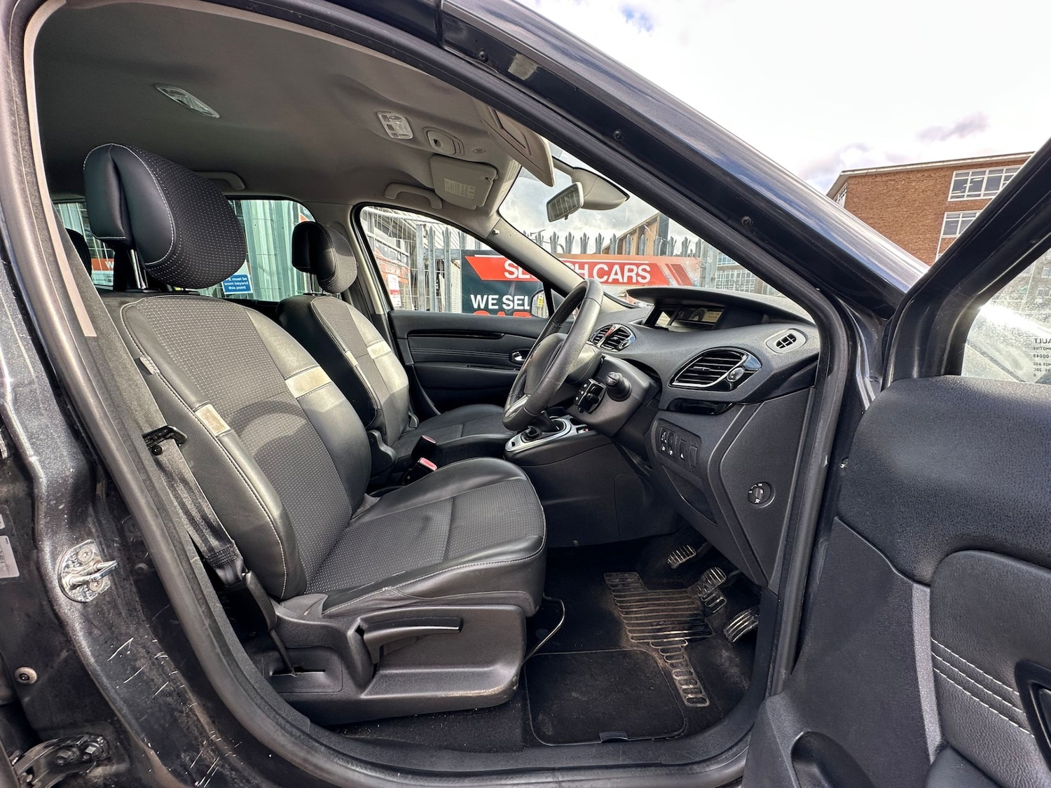 Used Renault Grand Scenic 2011 for sale - 77432804: Photo 6